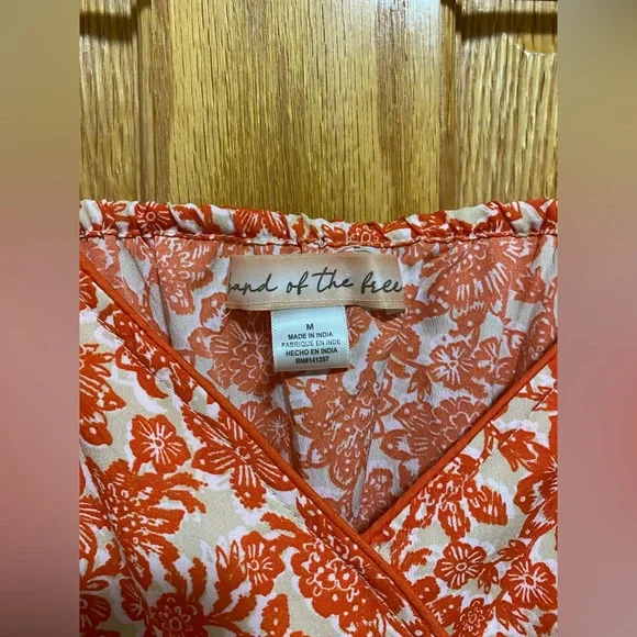 Chic Floral Wrap Midi Dress in Red and White - Picture 4 of 4